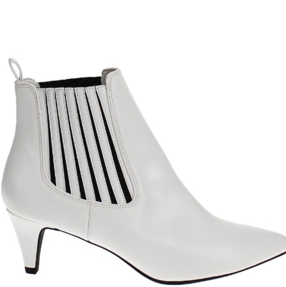 Bar III White Kitten Heel Booties 6.5 EUC